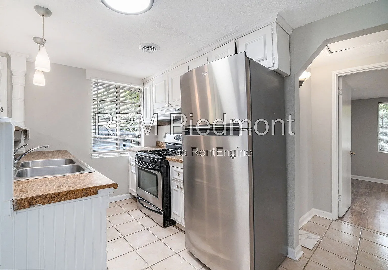 3 bed, 2.0 bath, 1350 sqft, $2,100 — Photo 3