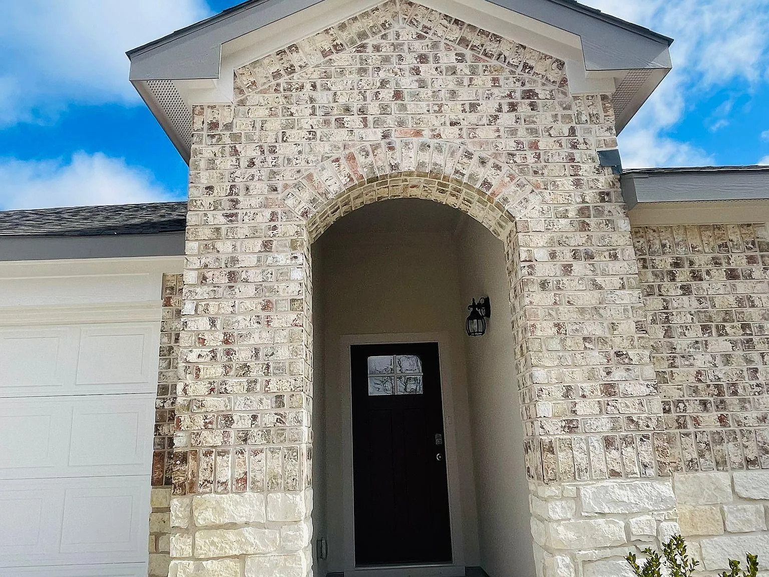 4 bed, 2110 sqft, $2,350 — Photo 2