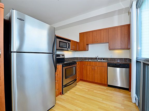 3rd image of 889 Date St Unit 448