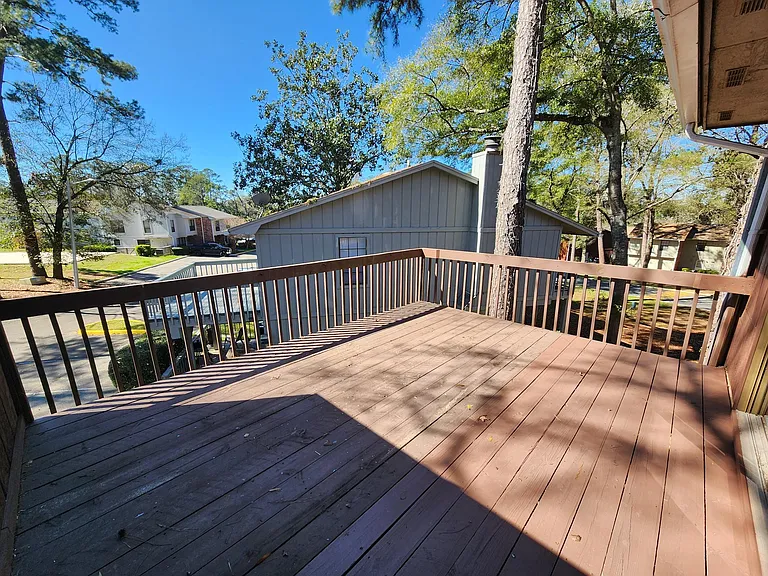 2228 Timberwood Cir N — Photo 31