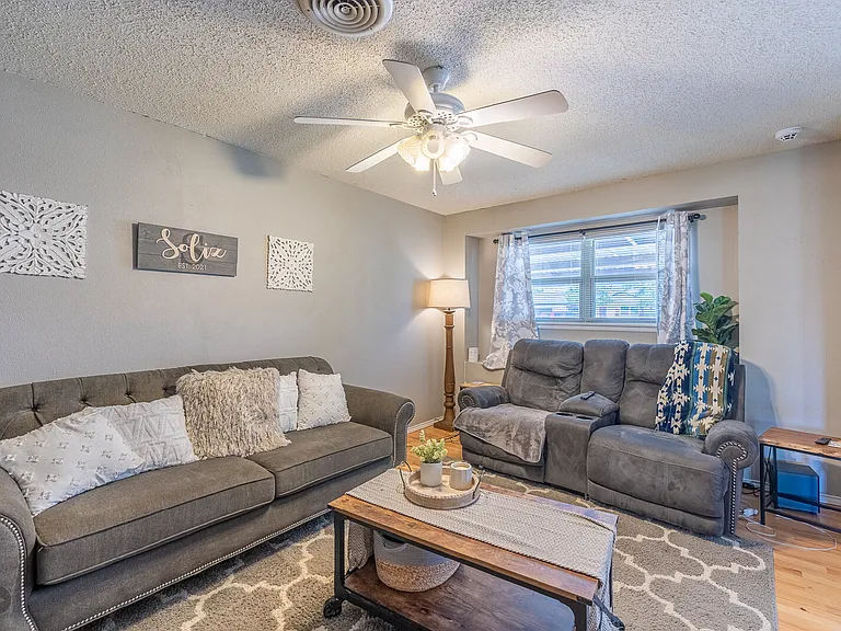 3413 Belmont Ave — Photo 23