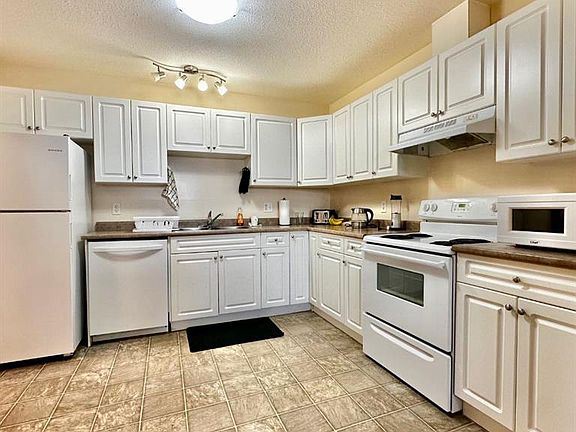 2nd image of 9508 E 99th St #101