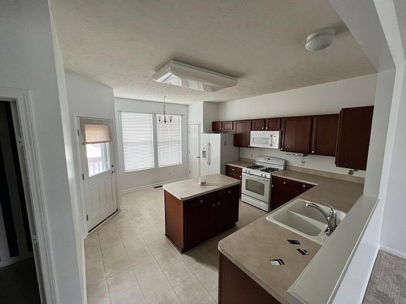 4th image of 276 Woodhaven Dr