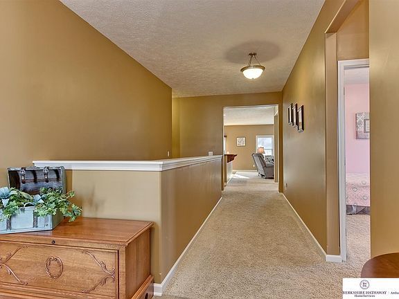 4th image of 8527 S 105th St