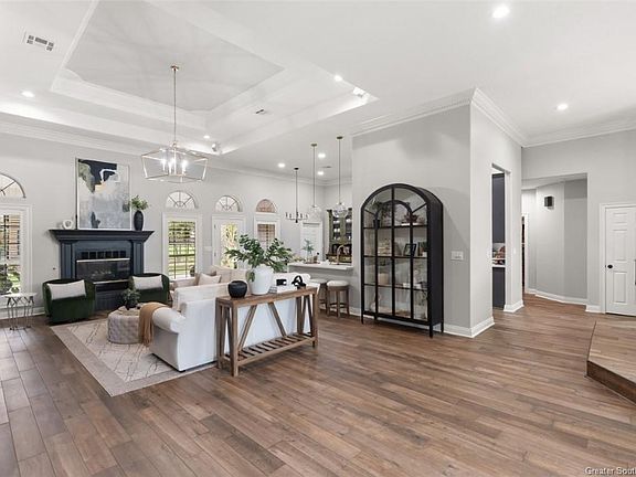 4th image of 4619 Maplewood Dr