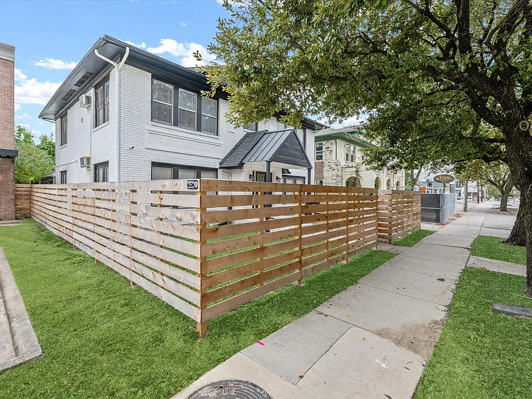 1119 Waugh Dr #4 — Photo 6