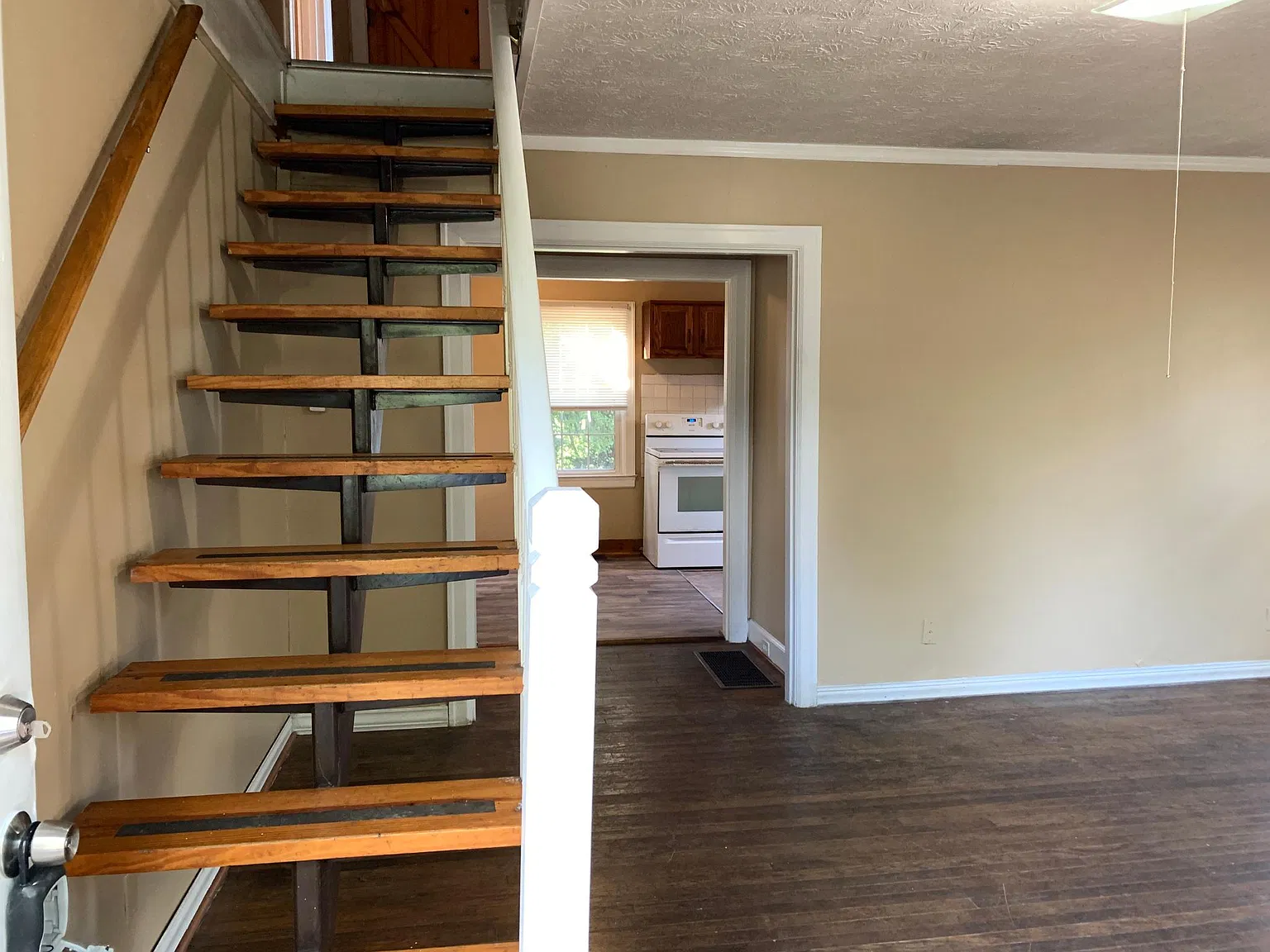 4 bed, 1233 sqft, $1,495 — Photo 3