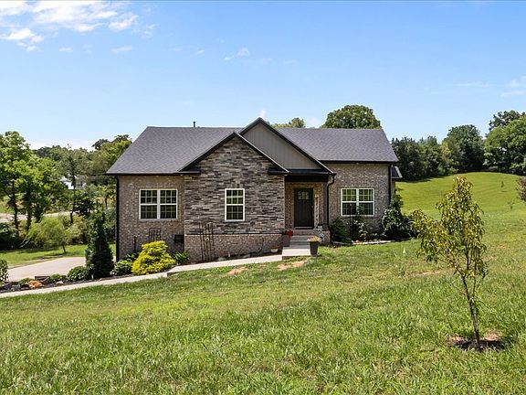 2nd image of 180 Alonzo Pl