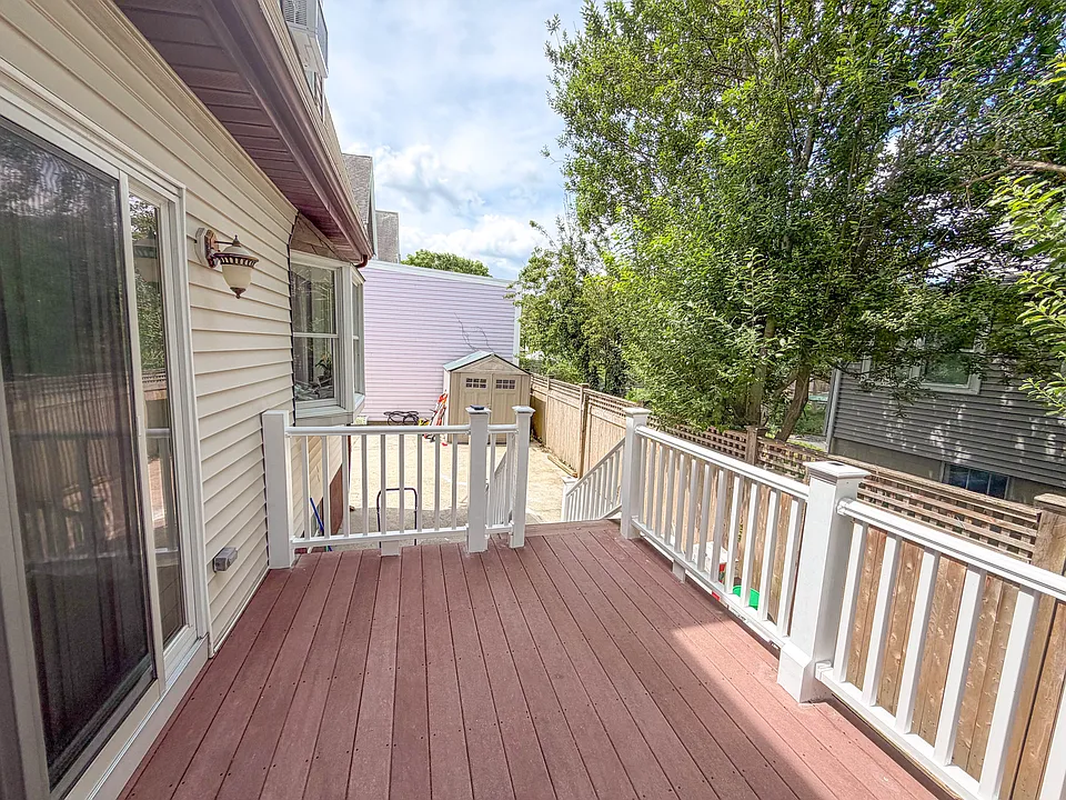 33 Brookings St