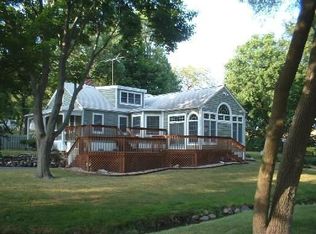 905 Rogers Rd, Gurnee, IL 60031