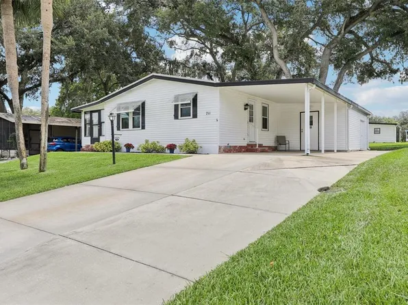 711 Camelia Ct, Lady Lake, FL 32159