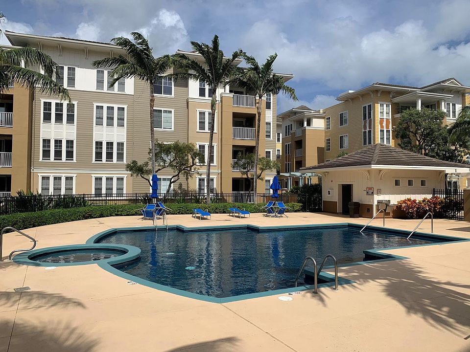 Colony Pool - steps away from unit (30 second walk from unit)
