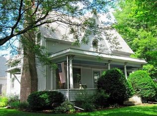 30 Pleasant St, Bristol, VT 05443