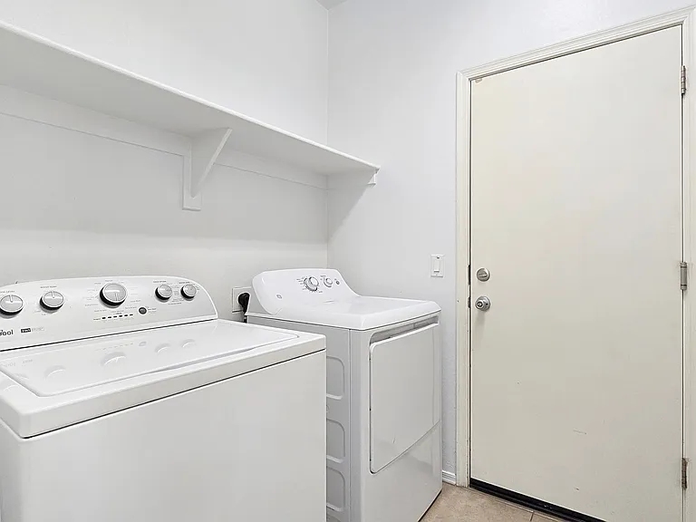 8012 S 70th Dr — Photo 27
