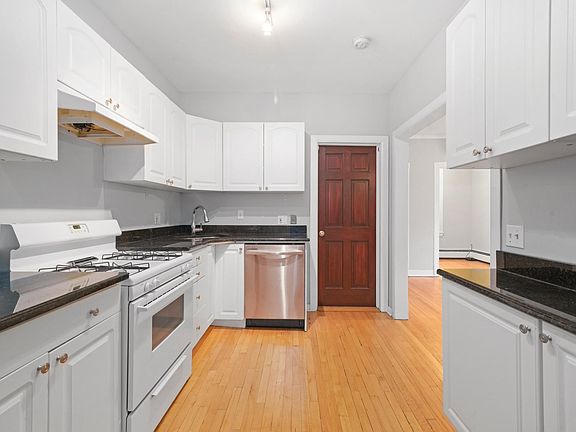 2nd image of 3456 N Leavitt St #2W