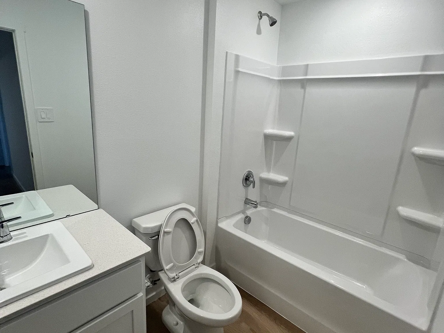 4 bed, 1985 sqft, $1,890 — Photo 2