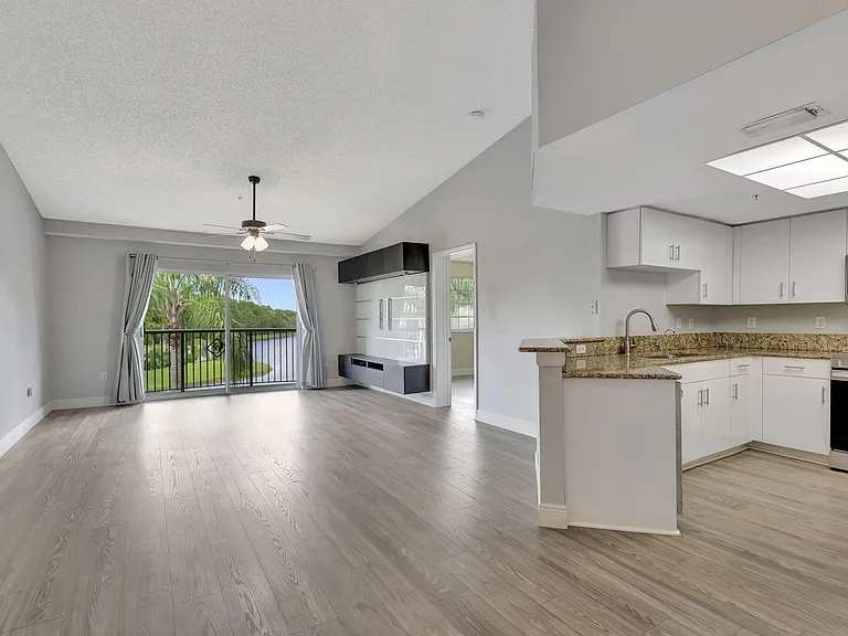 600 Crestwood Ct N #609 — Photo 8