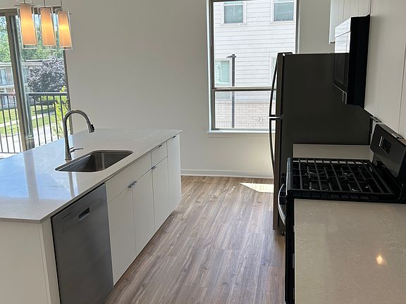 3rd image of 4800 157th St #222