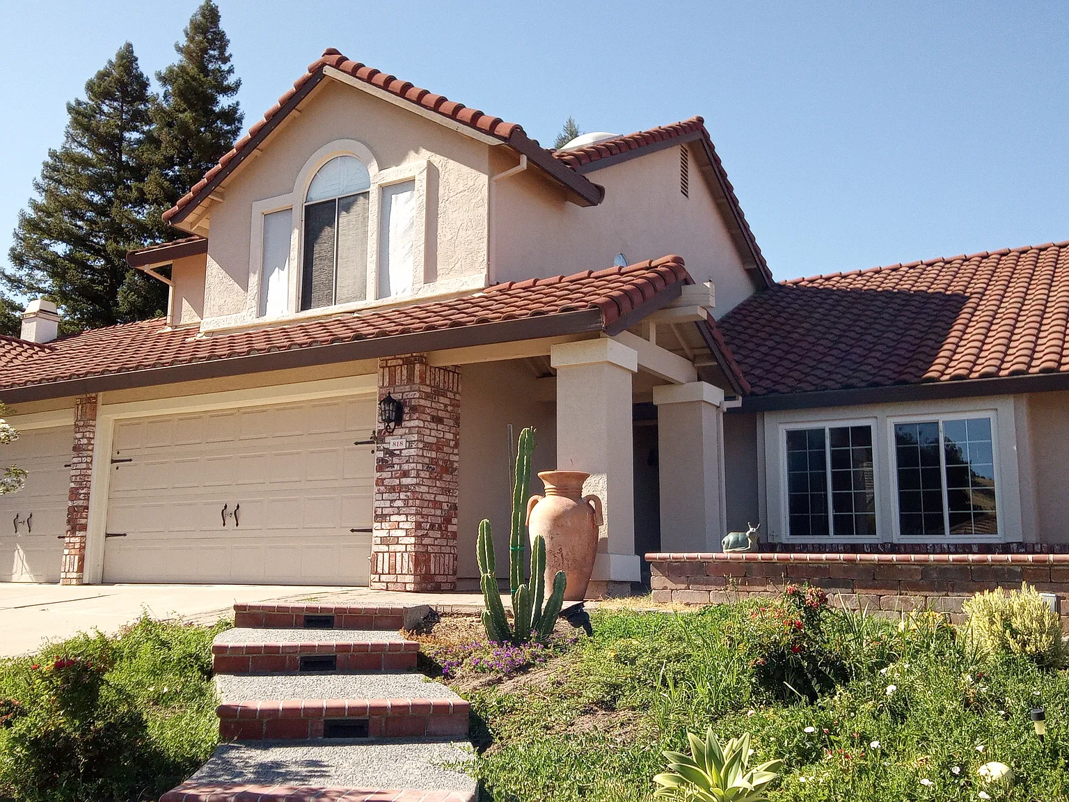 4 bed, 2152 sqft, $4,000 — Photo 2