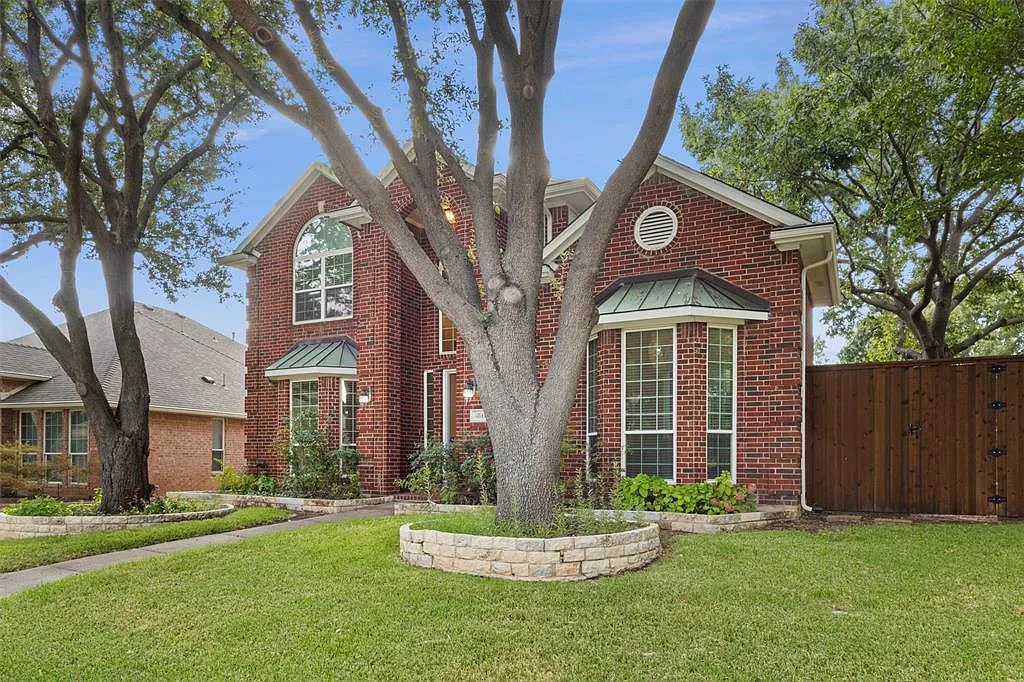 4 bed, 2.5 bath, 2583 sqft, $2,995 — Photo 1