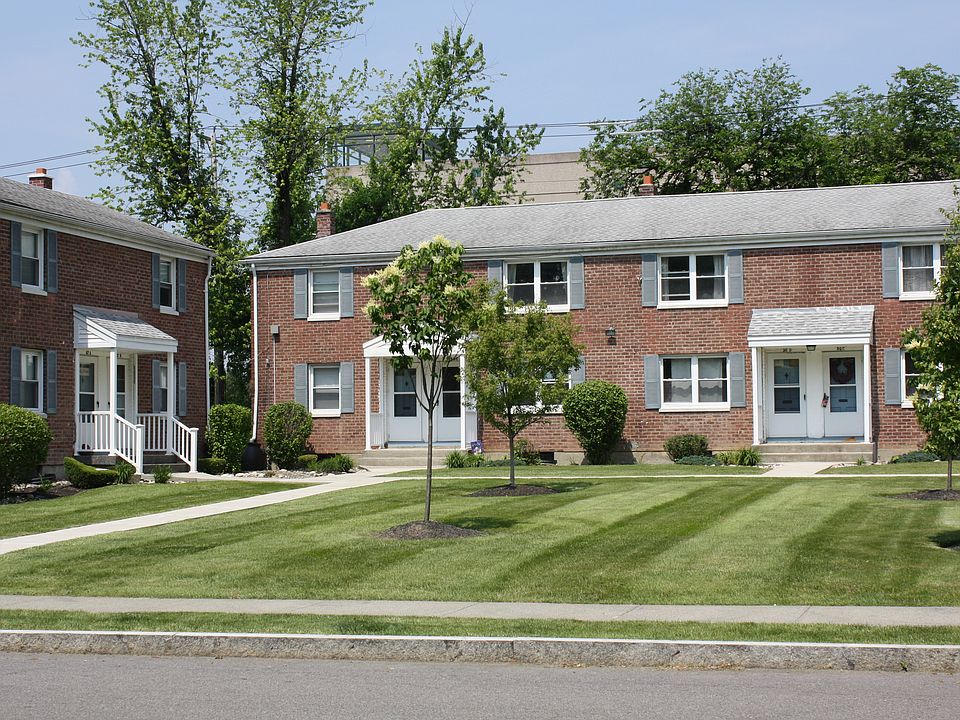 Private entrances with green space at your doorstep