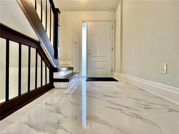 1532 Lancaster Dr #41, Oakville, ON L6H 2Z3