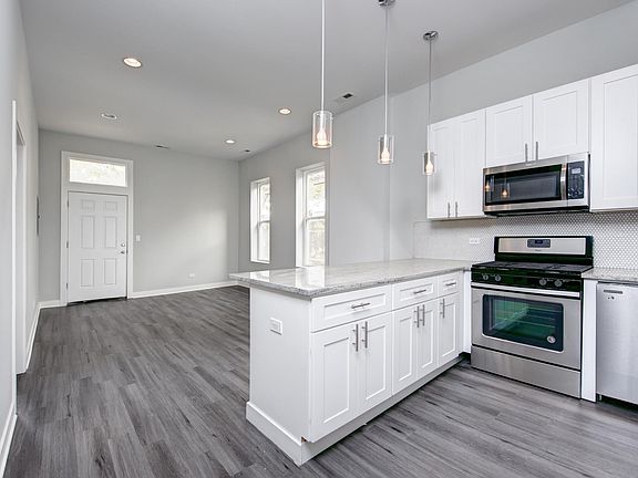 3rd image of 1462 W Erie St #1F