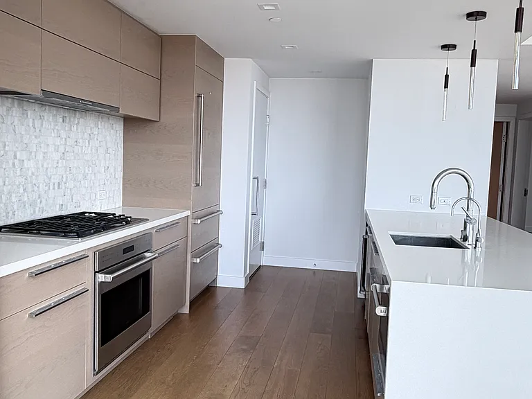888 W East St #1504 — Photo 4
