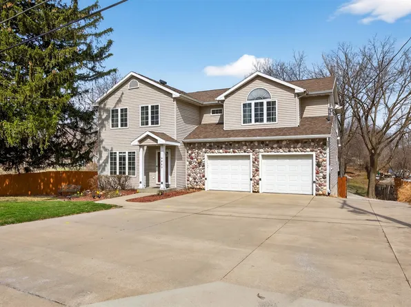 4865 Meredith Dr, Des Moines, IA 50310