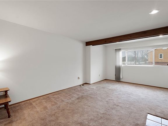 5th image of 212 Fairview Ave