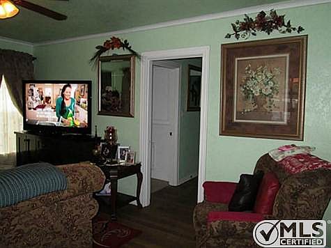 4th image of 4021 Alamo Ave
