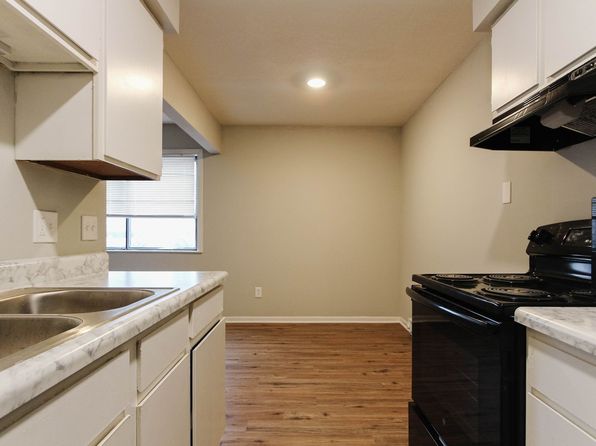 300 S West St #408