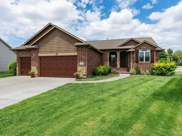 210 S Crocker Ct, Colwich, KS 67030