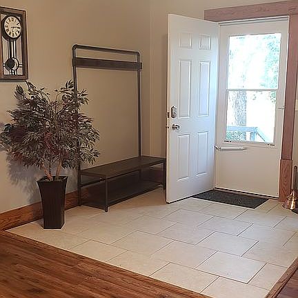 4th image of 1111 Essex