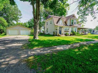 524 3rd St, Whiting, KS 66552