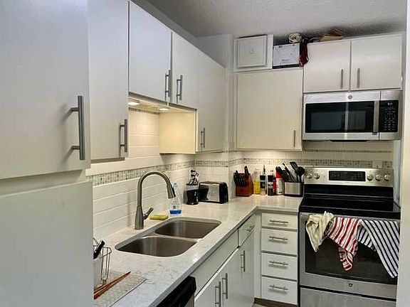 4th image of 1600 N Oak St APT 1202