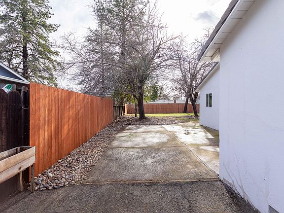 4th image of 2273 Hawn Ave