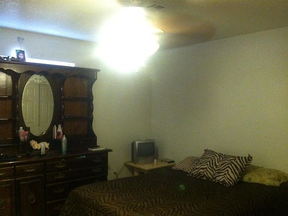 4th image of 148 E El Chamizal St