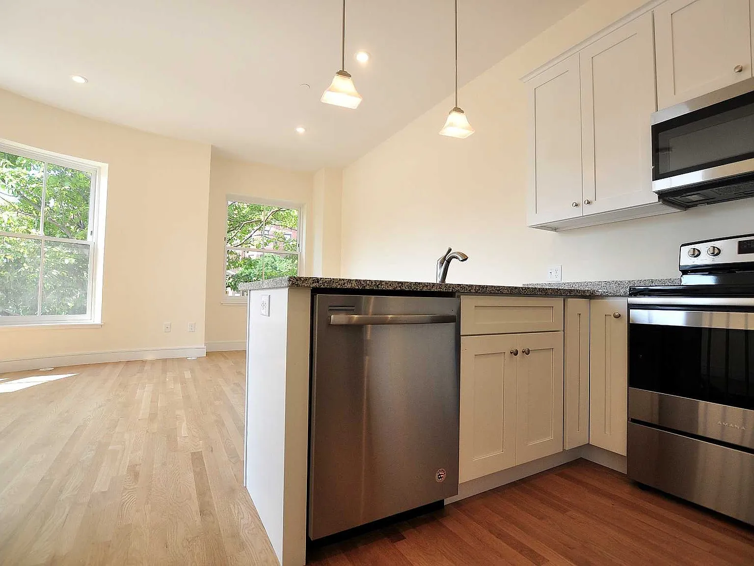 3 bed, $6,500 — Photo 2