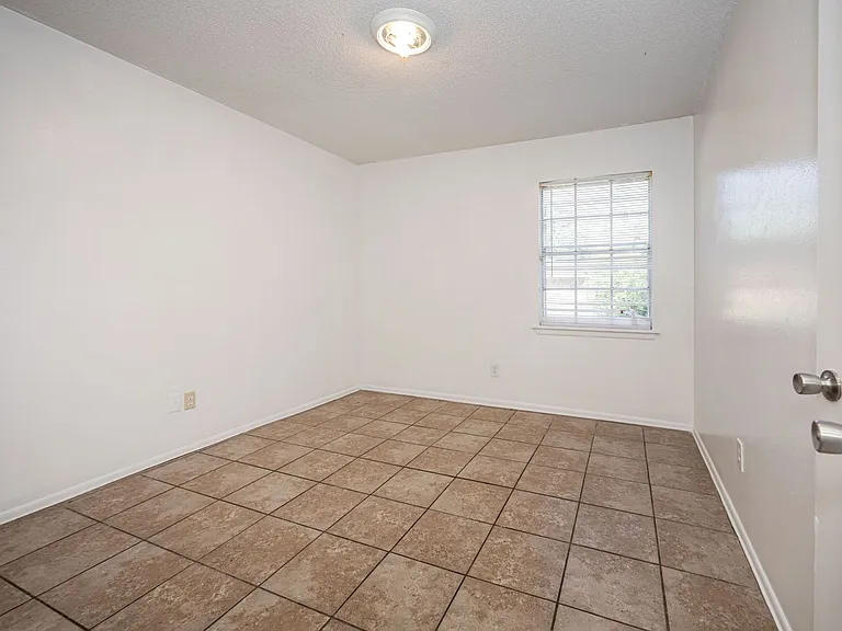 5612 Rose Dr — Photo 18