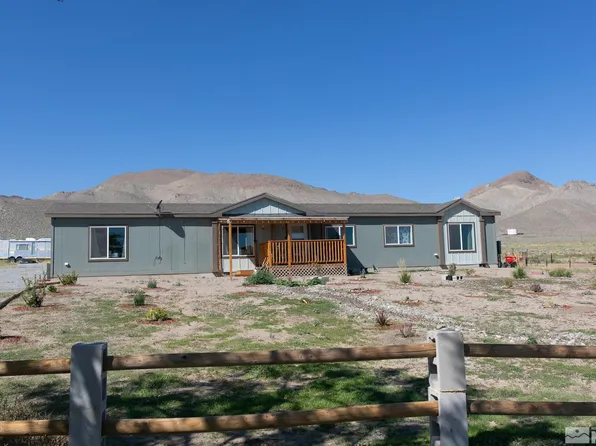 41 Locust Dr, Yerington, NV 89447