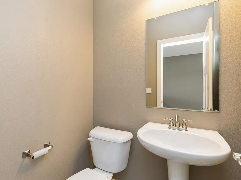4404 NE Crestmoor Ln — Photo 8