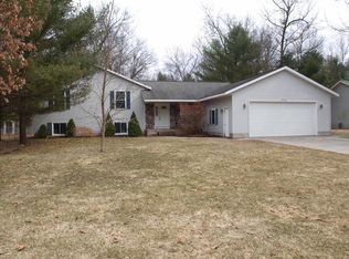 2064 Rambling Oak Dr, Muskegon, MI 49445