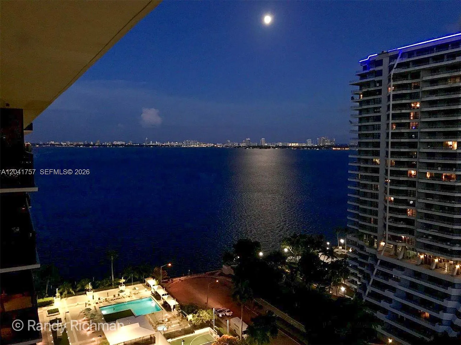 Charter Club Condo — Photo 2