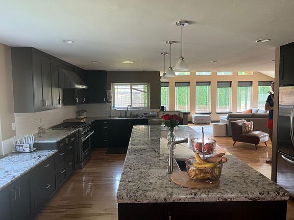 3rd image of 931 W 31st Ave