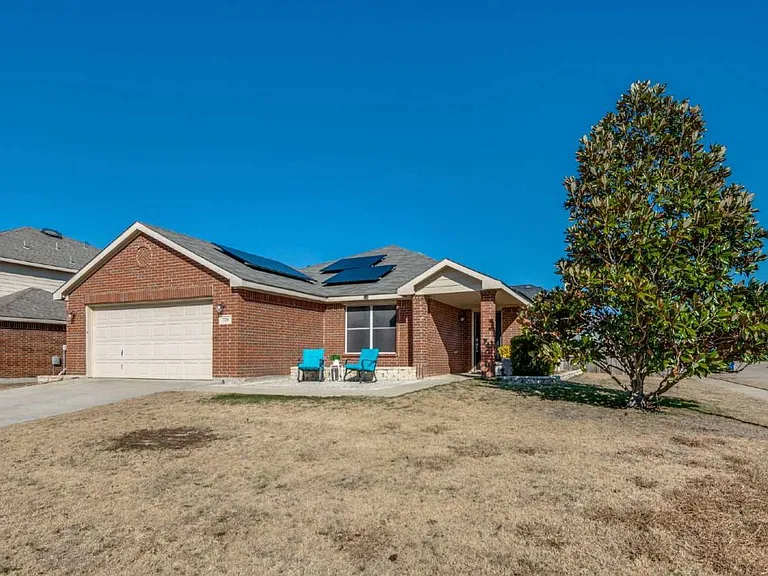 728 Falcon Rd — Photo 1