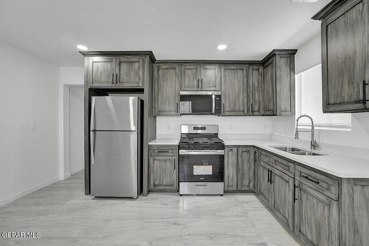 1 bed, 1.0 bath, 576 sqft, $1,100 — Photo 3