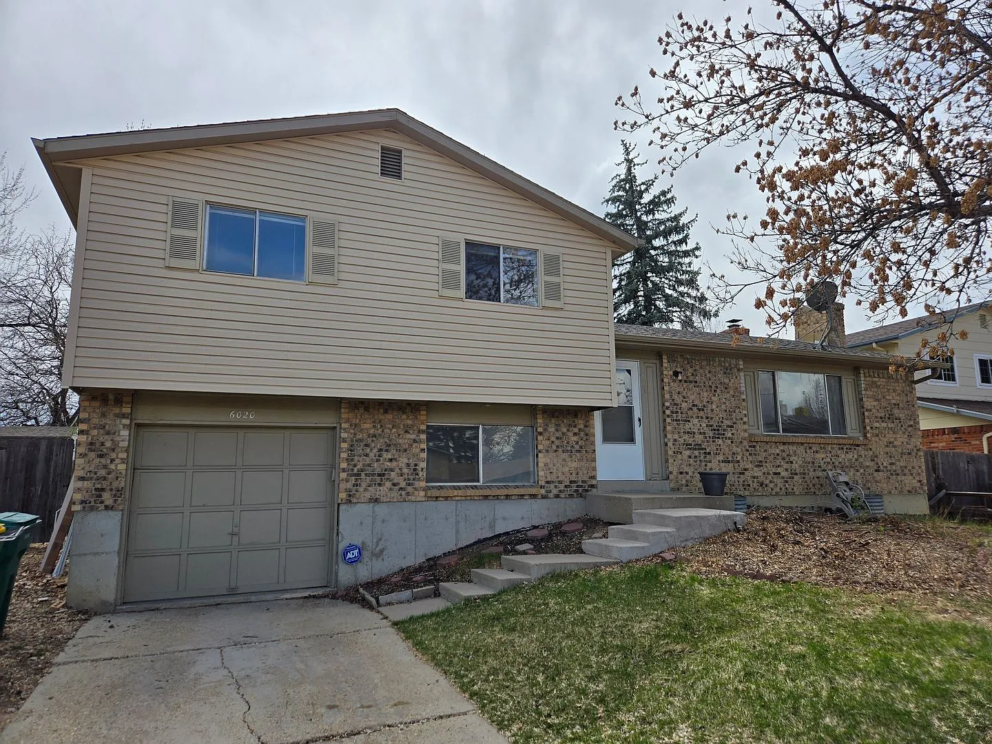 3 Bedroom 2 bath, single family house in Westminster — Photo 2