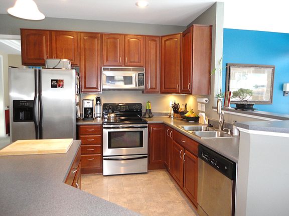 3rd image of 4733 Pineview Dr