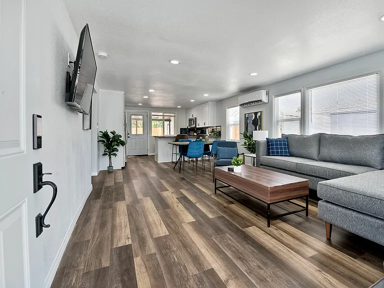 6830 Tower St — Photo 8